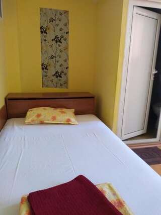 Гостевой дом East Gate Guest Rooms Пловдив Небольшой двухместный номер с 1 кроватью или 2 отдельными кроватями-5
