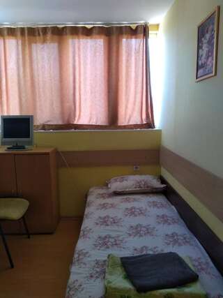 Гостевой дом East Gate Guest Rooms Пловдив Небольшой двухместный номер с 1 кроватью или 2 отдельными кроватями-6
