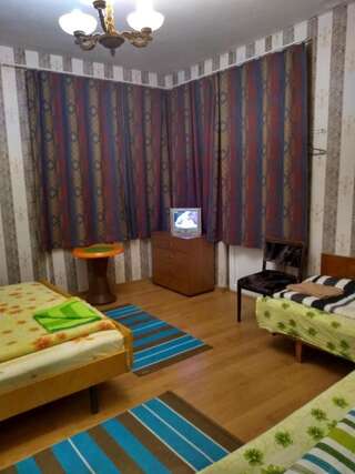 Гостевой дом East Gate Guest Rooms Пловдив Семейный номер с общей ванной комнатой-3